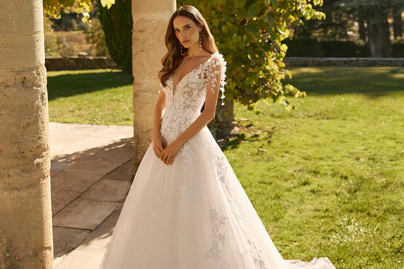 Detalle de encaje en vestido de novia