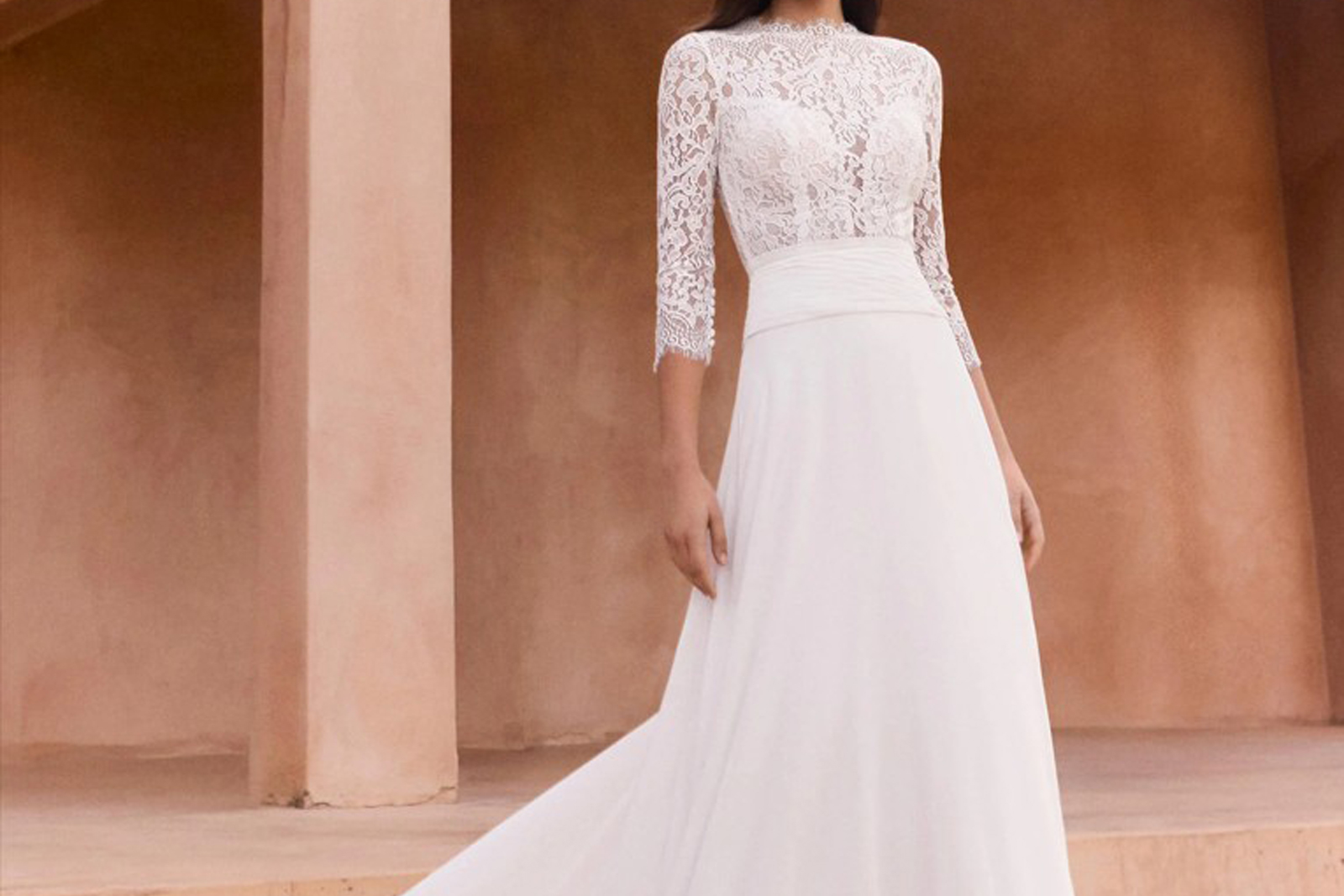 Vestido de novia de gasa para boda en la playa