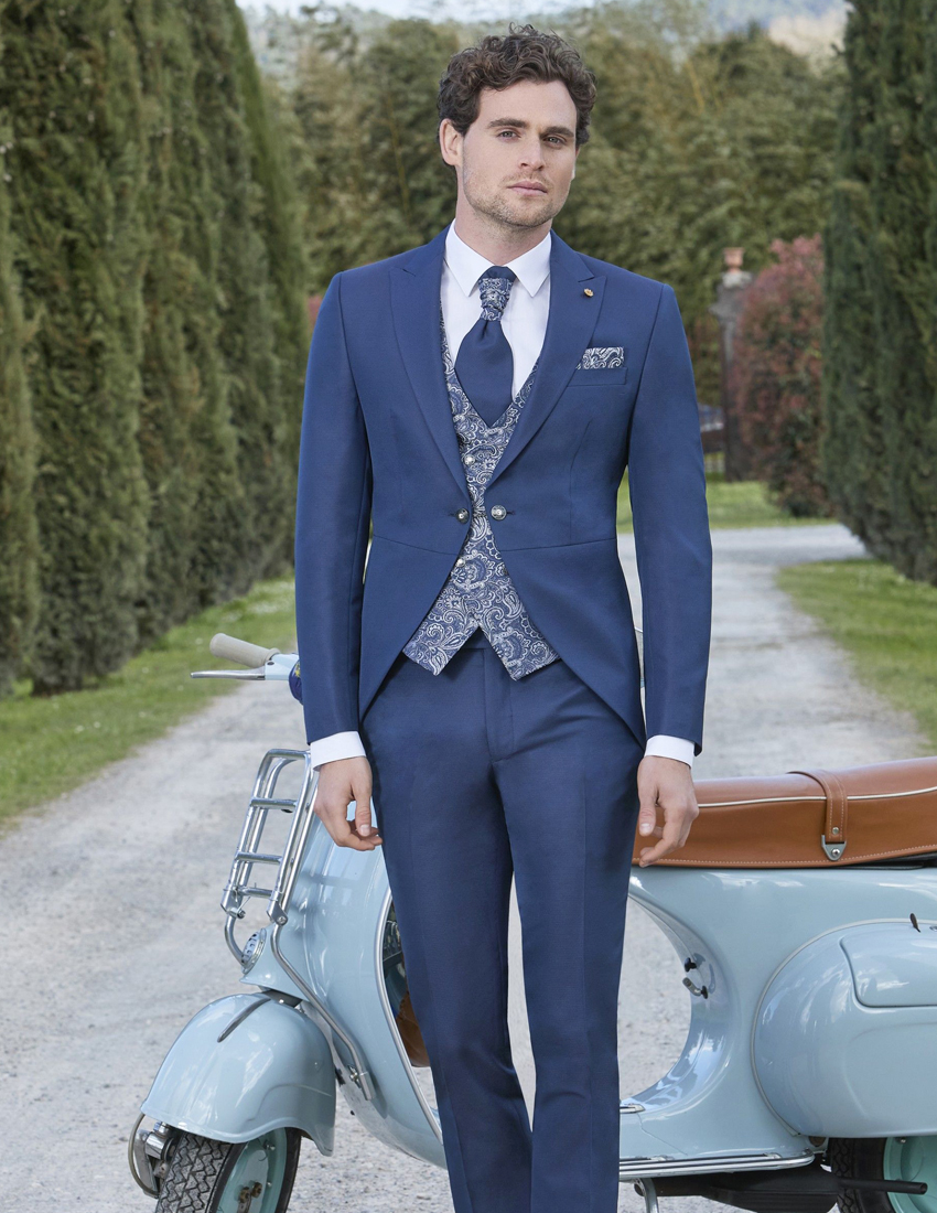 Traje de novio Slim Fit azul marino de la colección 2027