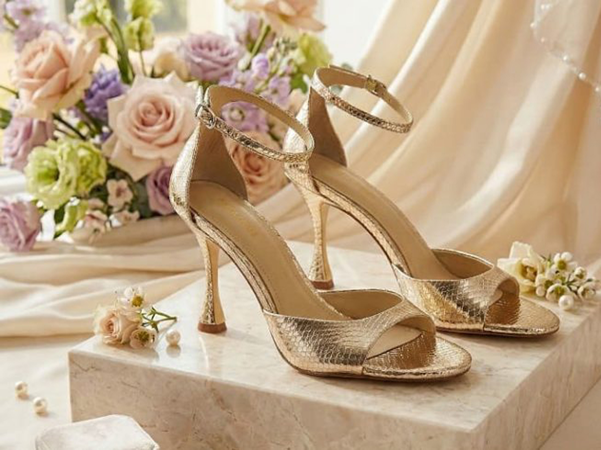 Zapatos de novia en color blanco, marfil, nude y oro rosa para diferentes estilos de boda